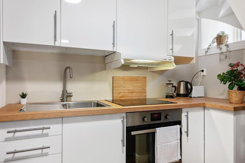 New! Modern City Apt: Central W/ Private Entrence Bergen Buitenkant foto