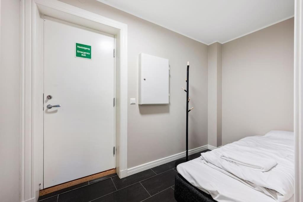 New! Modern City Apt: Central W/ Private Entrence Bergen Buitenkant foto