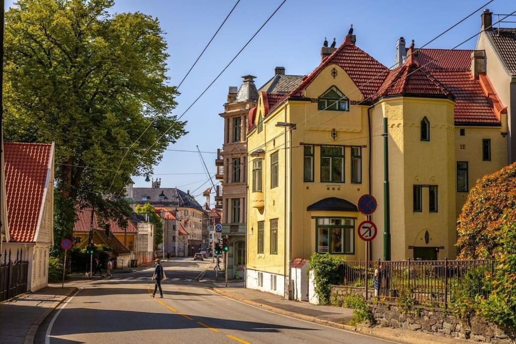 New! Modern City Apt: Central W/ Private Entrence Bergen Buitenkant foto