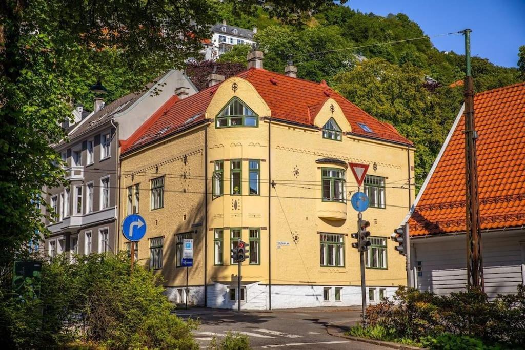 New! Modern City Apt: Central W/ Private Entrence Bergen Buitenkant foto